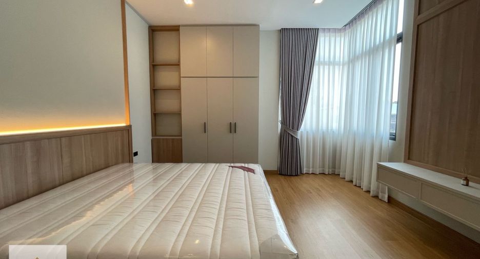For rent 2 bedrooms apartment in Khlong Toei, Bangkok
