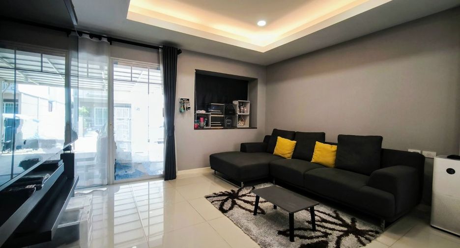 For sale 3 bedrooms townhouse in Mueang Samut Prakan, Samut Prakan