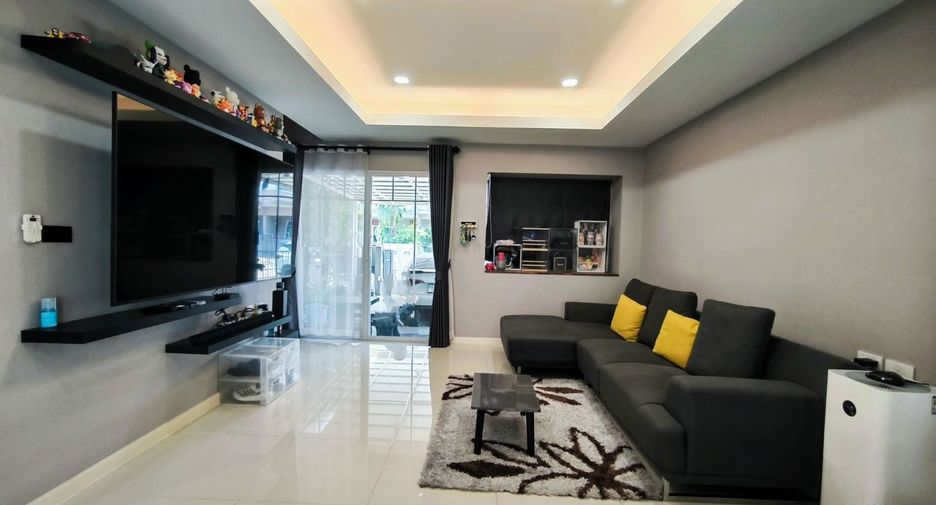 For sale 3 bedrooms townhouse in Mueang Samut Prakan, Samut Prakan