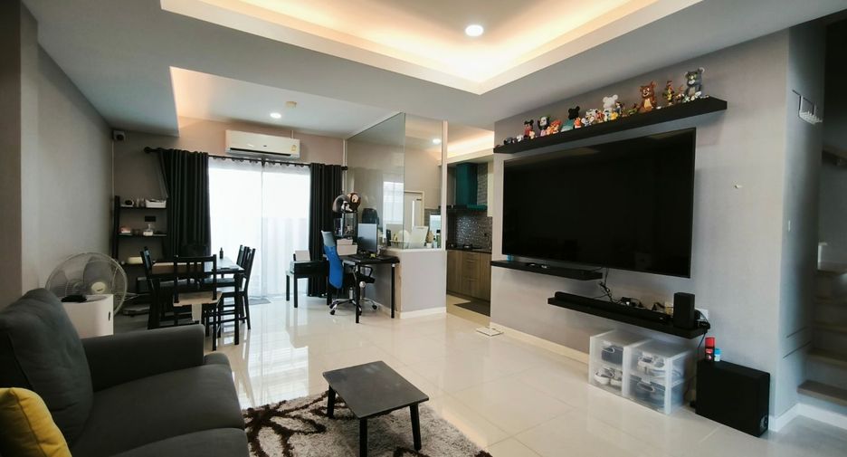 For sale 3 bedrooms townhouse in Mueang Samut Prakan, Samut Prakan