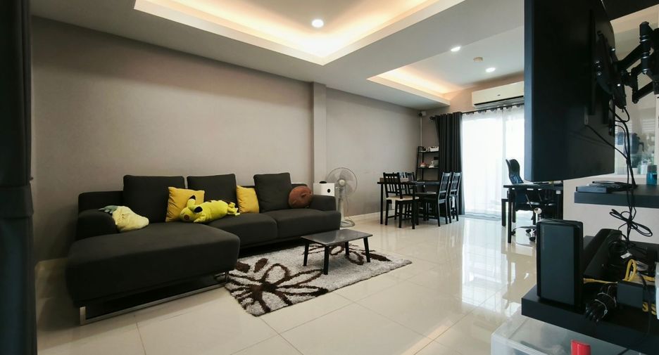 For sale 3 bedrooms townhouse in Mueang Samut Prakan, Samut Prakan
