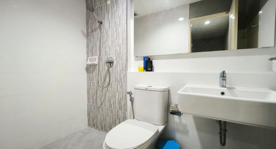 For sale 3 bedrooms townhouse in Mueang Samut Prakan, Samut Prakan