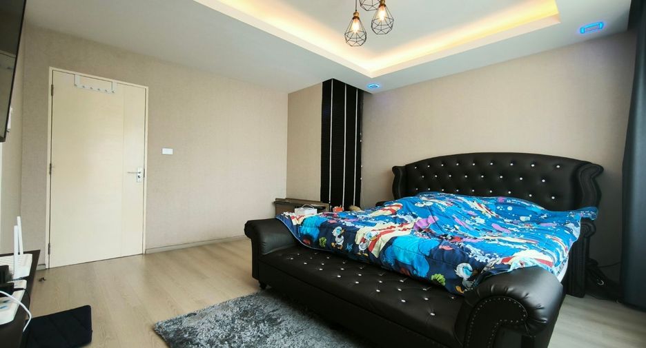 For sale 3 bedrooms townhouse in Mueang Samut Prakan, Samut Prakan