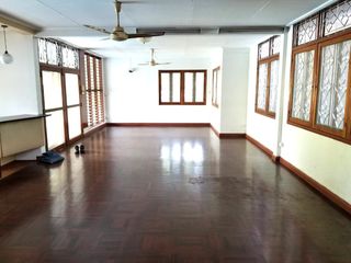 出租 3 卧室 独立屋 在 Ratchathewi, 曼谷