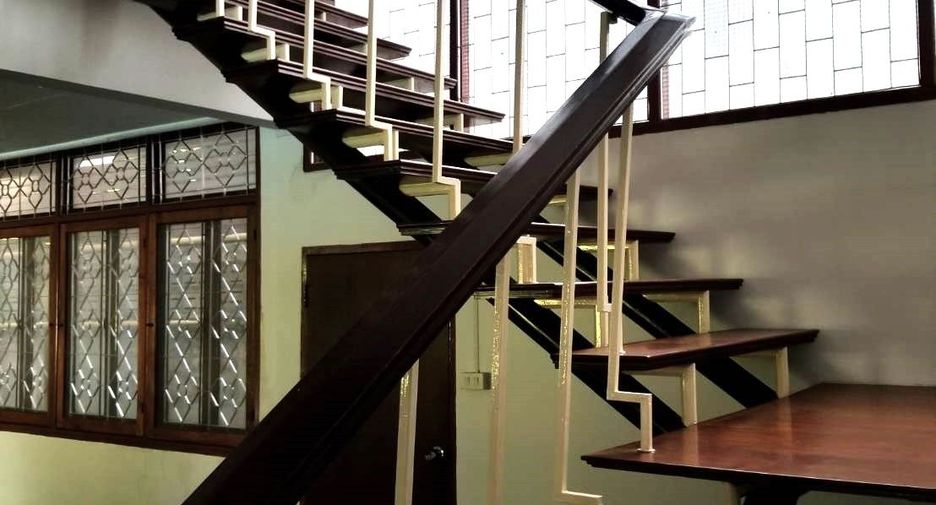 For rent 3 bedrooms house in Ratchathewi, Bangkok