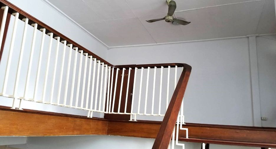 For rent 3 bedrooms house in Ratchathewi, Bangkok