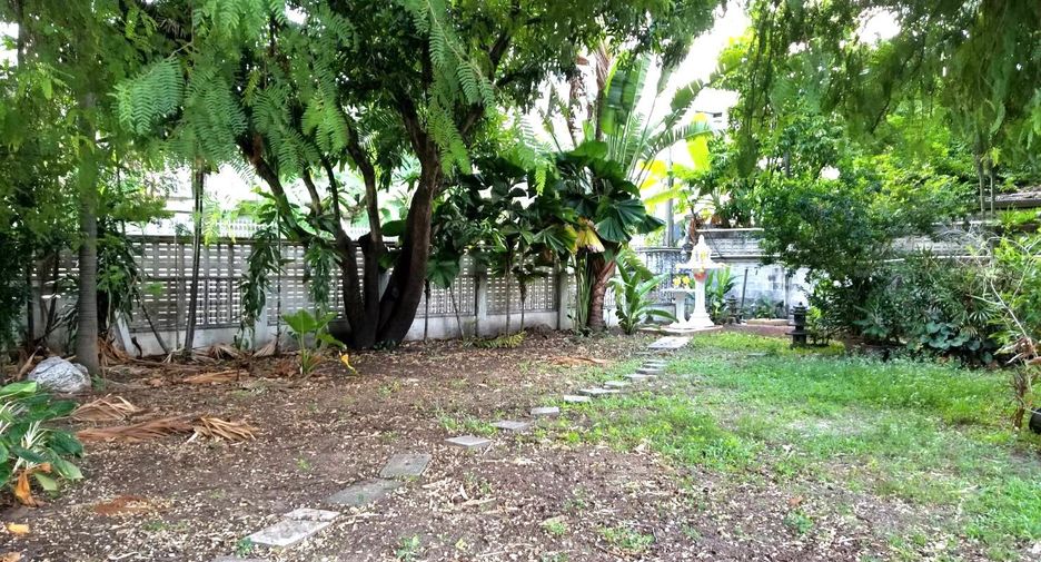 For rent 3 bedrooms house in Ratchathewi, Bangkok