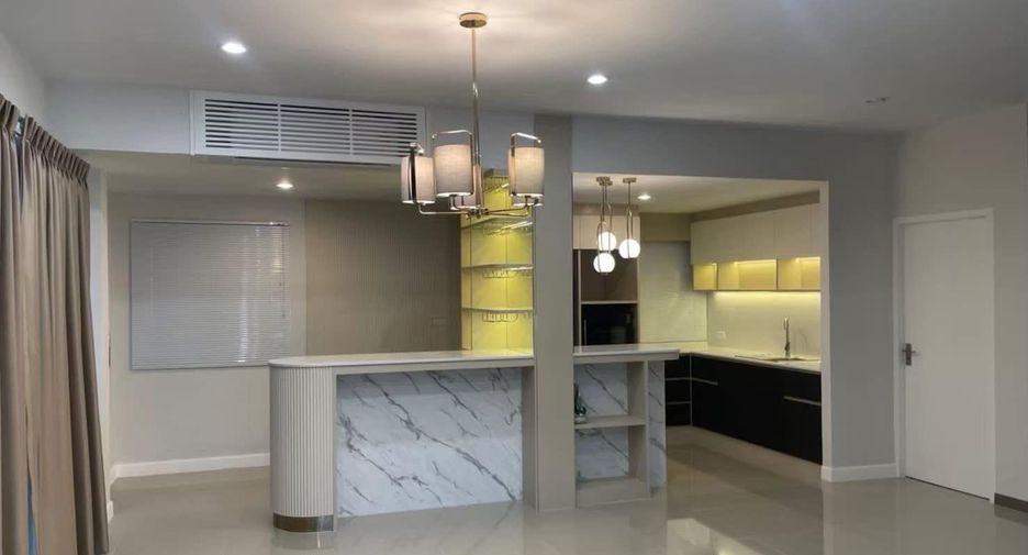 For sale 3 bedrooms house in San Kamphaeng, Chiang Mai
