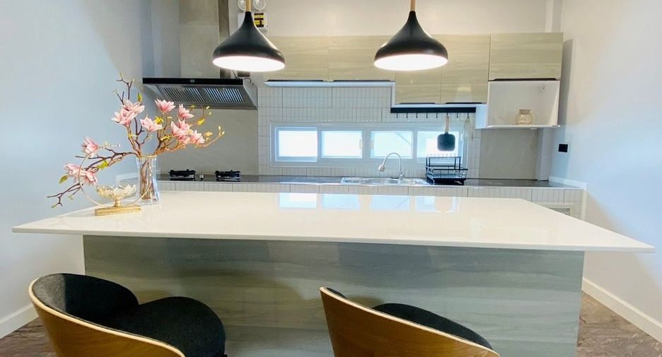 Casa en venta de 4 habitaciones en Hang Dong, Chiang Mai