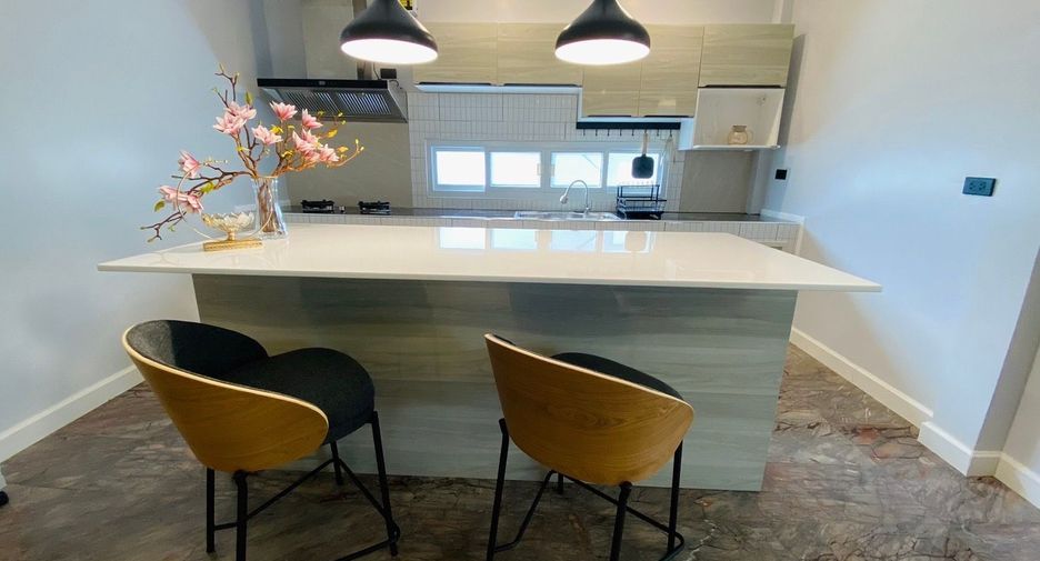 Casa en venta de 4 habitaciones en Hang Dong, Chiang Mai