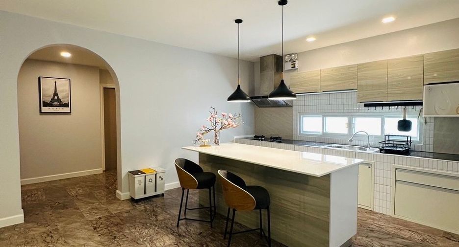 Casa en venta de 4 habitaciones en Hang Dong, Chiang Mai