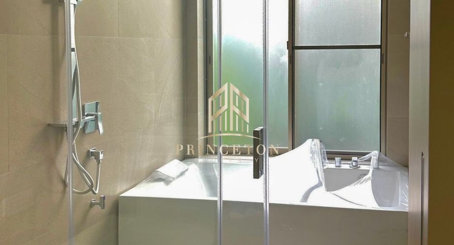 Haus zur Miete und zum Kauf mit 3 Zimmer in Saphan Sung, Bangkok