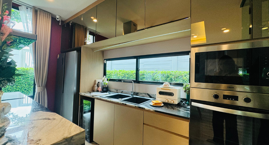 For sale 4 bedrooms house in Mueang Nonthaburi, Nonthaburi