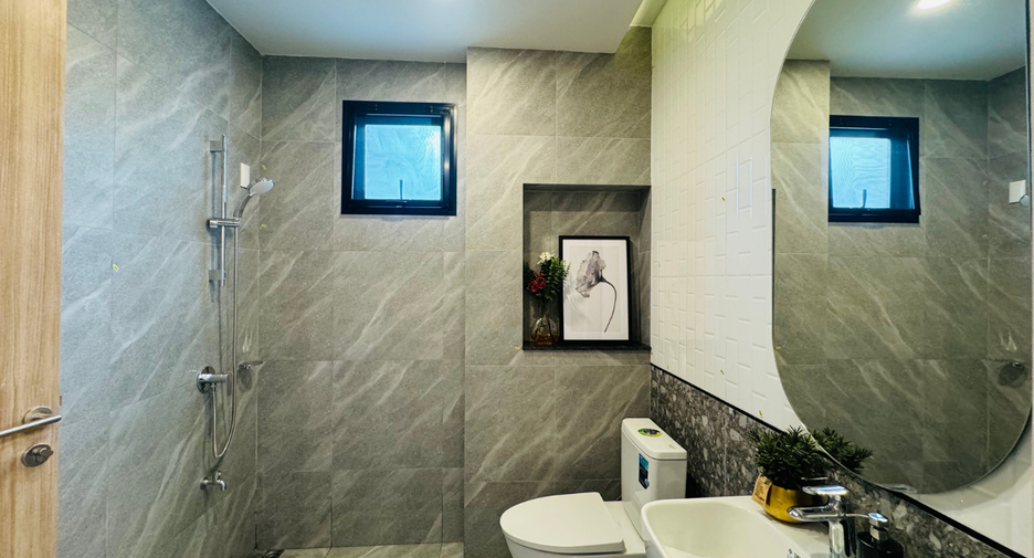 For sale 4 bedrooms house in Mueang Nonthaburi, Nonthaburi