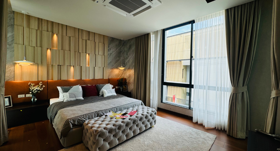 For sale 4 bedrooms house in Mueang Nonthaburi, Nonthaburi