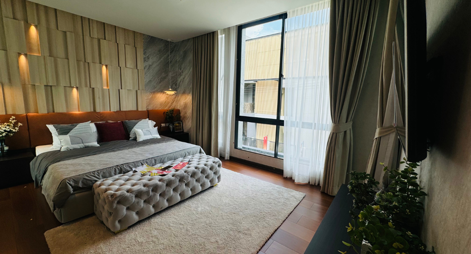 For sale 4 bedrooms house in Mueang Nonthaburi, Nonthaburi