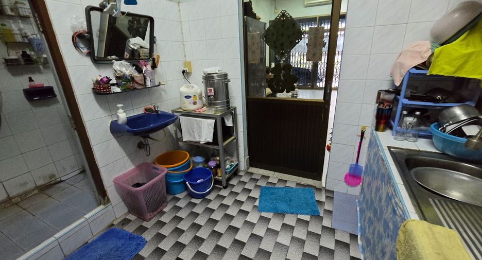 For rent そして for sale 6 ベッドルーム retail Space in Phasi Charoen, Bangkok