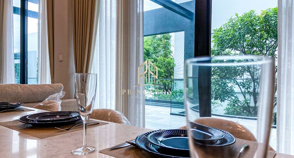 For rent and for sale 4 bedrooms house in Saphan Sung, Bangkok