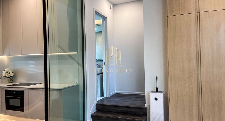 For rent and for sale 4 bedrooms house in Saphan Sung, Bangkok