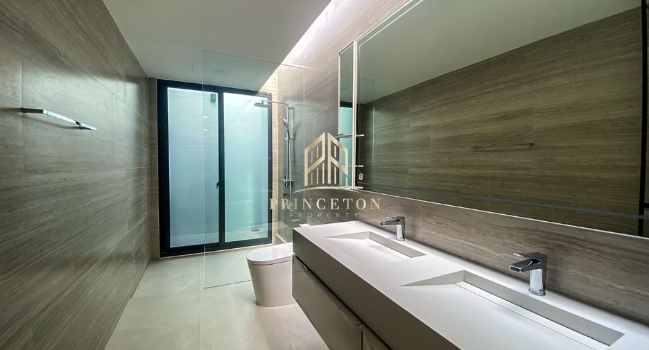 For rent and for sale 4 bedrooms house in Saphan Sung, Bangkok