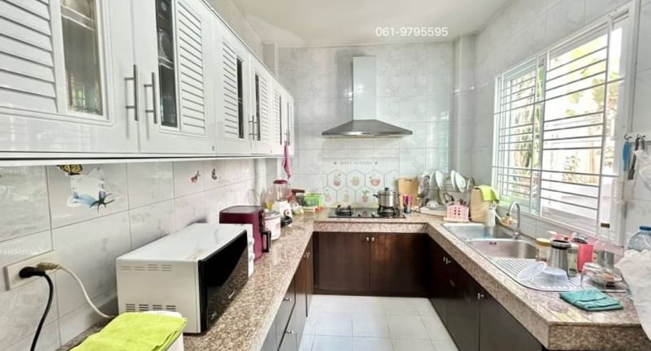 For sale 3 bedrooms house in Si Racha, Chonburi