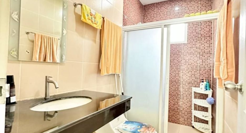 For sale 3 bedrooms house in Si Racha, Chonburi