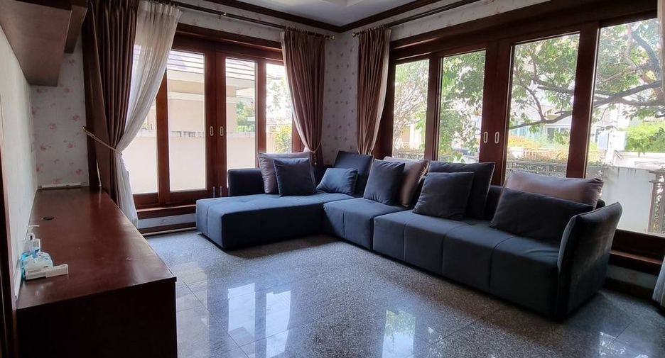 For sale 3 bedrooms house in San Kamphaeng, Chiang Mai