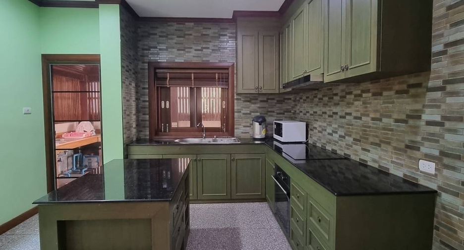 For sale 3 bedrooms house in San Kamphaeng, Chiang Mai