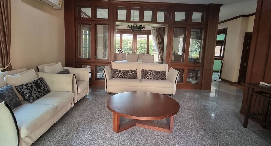 For sale 3 bedrooms house in San Kamphaeng, Chiang Mai