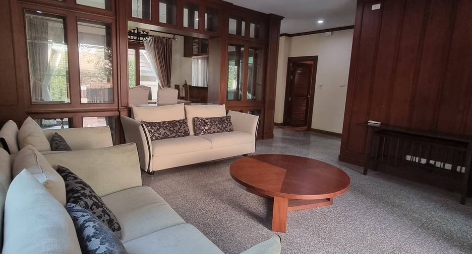 For sale 3 bedrooms house in San Kamphaeng, Chiang Mai