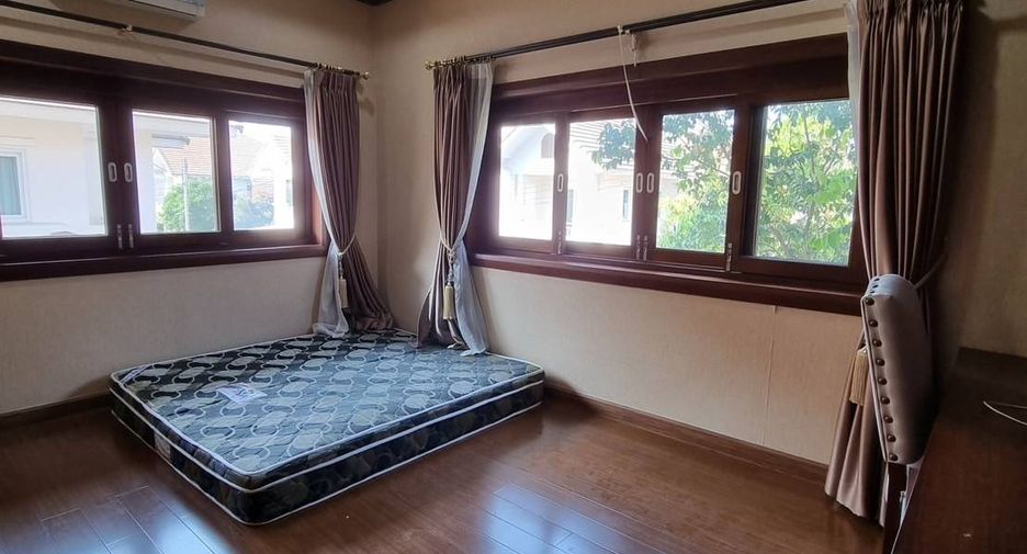 For sale 3 bedrooms house in San Kamphaeng, Chiang Mai