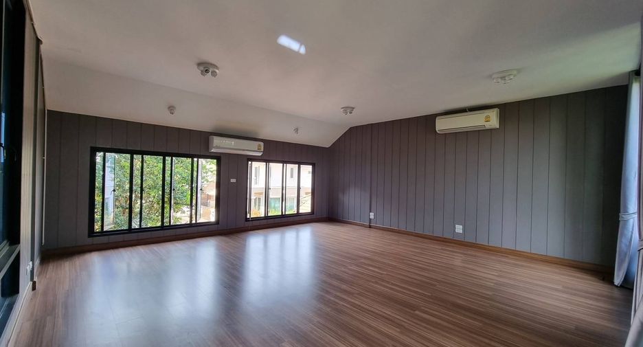 For sale 3 bedrooms house in San Kamphaeng, Chiang Mai
