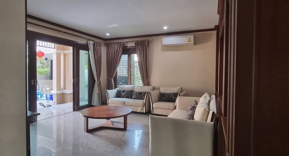 For sale 3 bedrooms house in San Kamphaeng, Chiang Mai