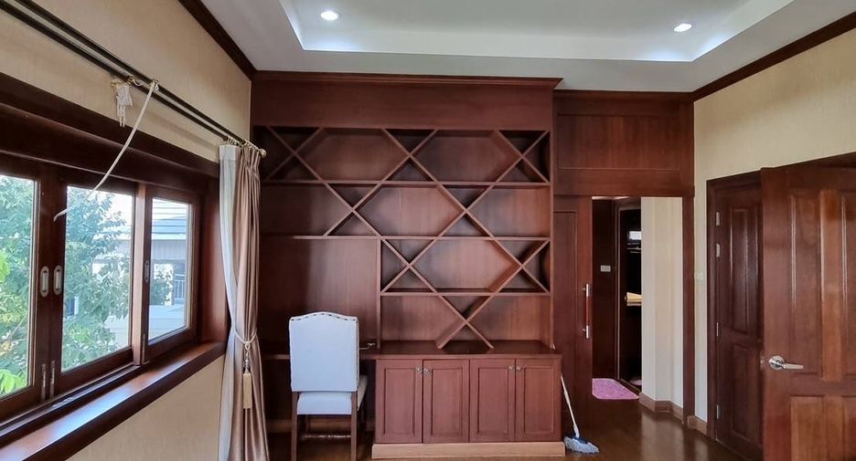 For sale 3 bedrooms house in San Kamphaeng, Chiang Mai