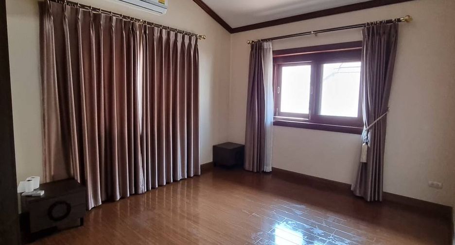 For sale 3 bedrooms house in San Kamphaeng, Chiang Mai