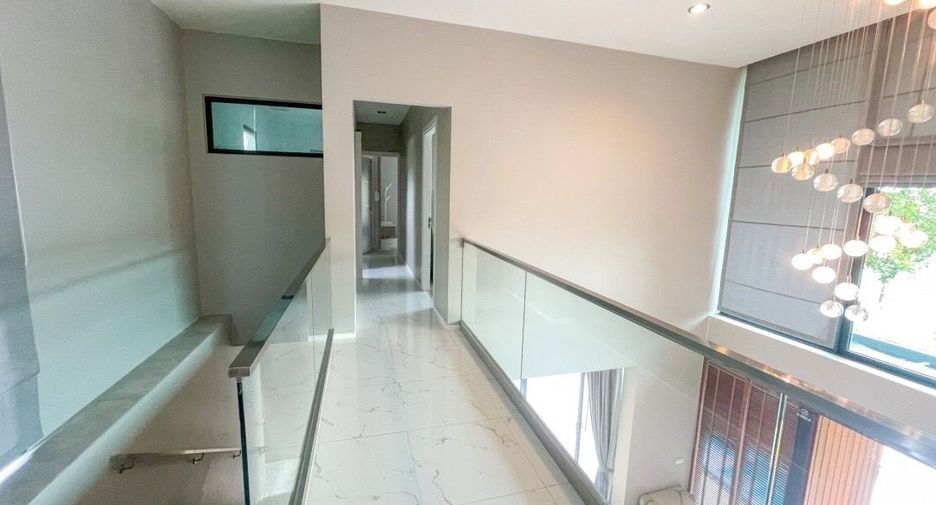 For sale 4 bedrooms house in Mueang Chiang Mai, Chiang Mai