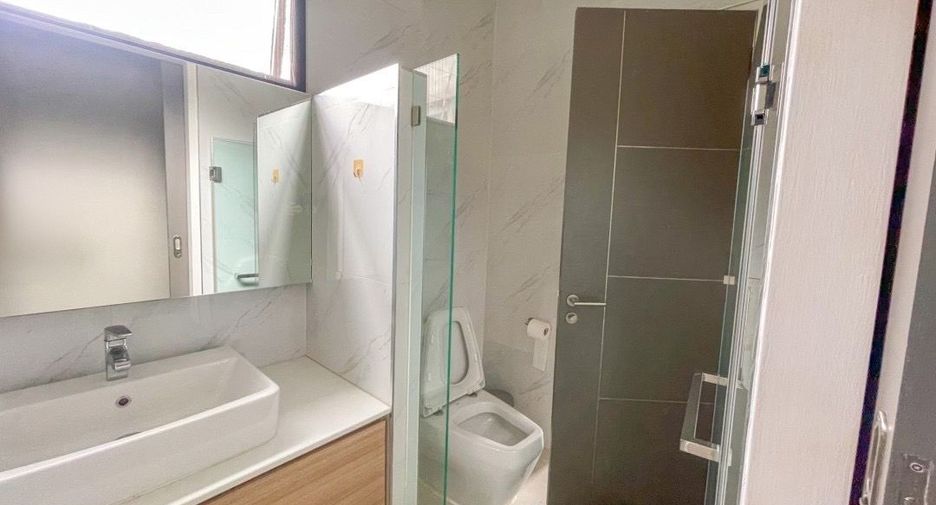 For sale 4 bedrooms house in Mueang Chiang Mai, Chiang Mai