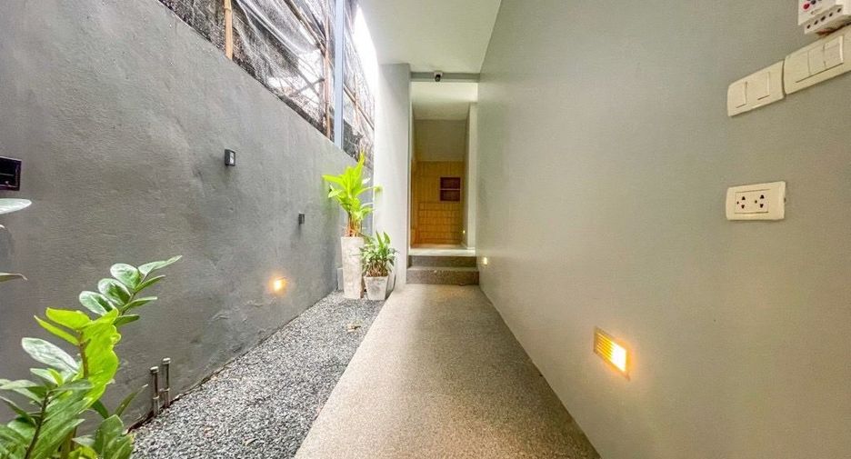 For sale 4 bedrooms house in Mueang Chiang Mai, Chiang Mai