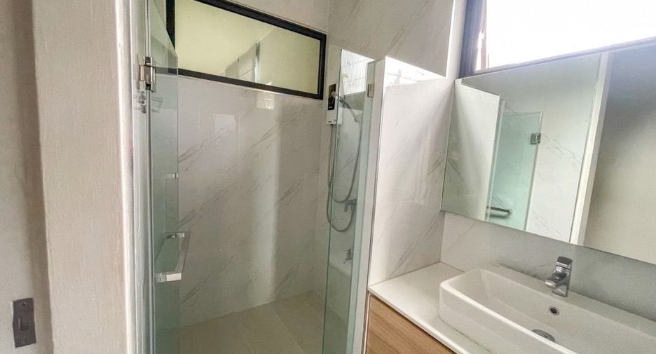 For sale 4 bedrooms house in Mueang Chiang Mai, Chiang Mai