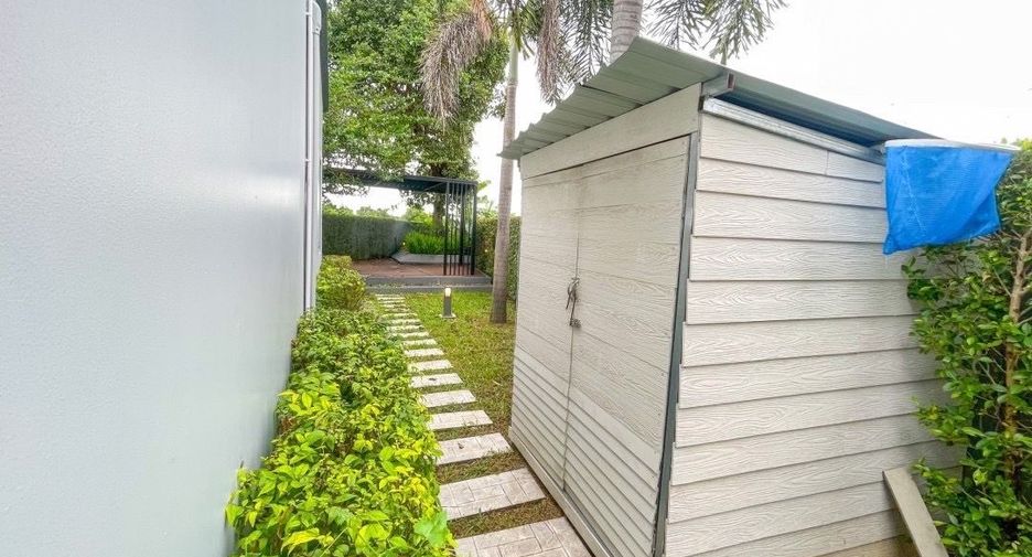 For sale 4 bedrooms house in Mueang Chiang Mai, Chiang Mai