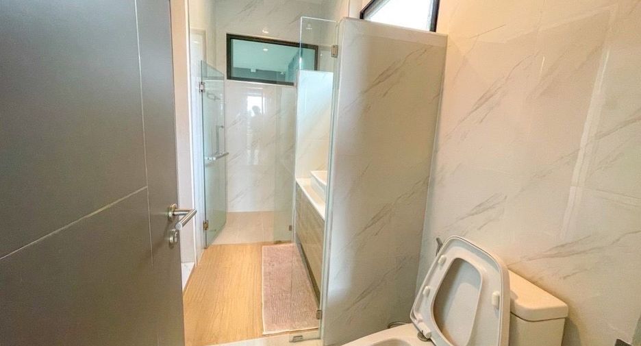 For sale 4 bedrooms house in Mueang Chiang Mai, Chiang Mai