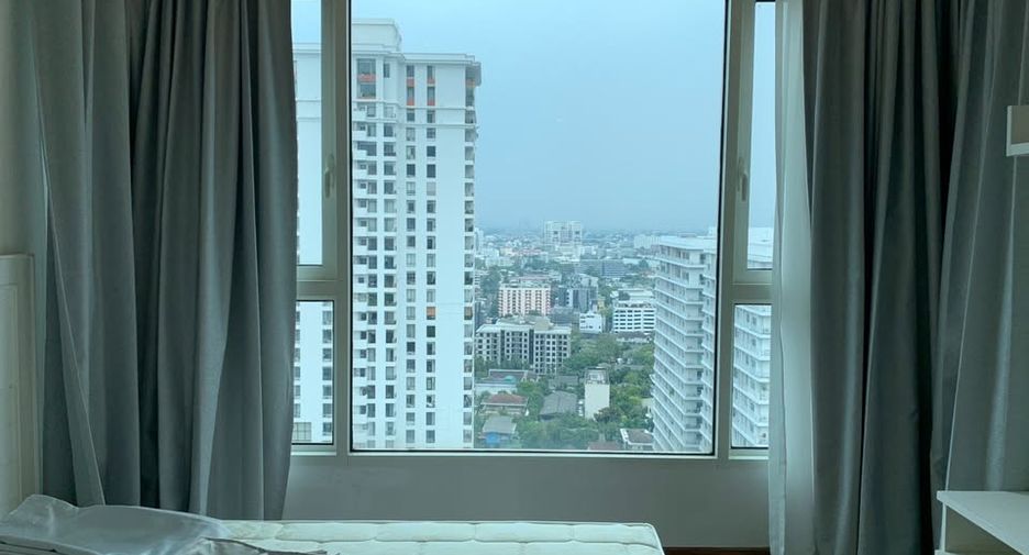 For rent 4 Beds condo in Watthana, Bangkok