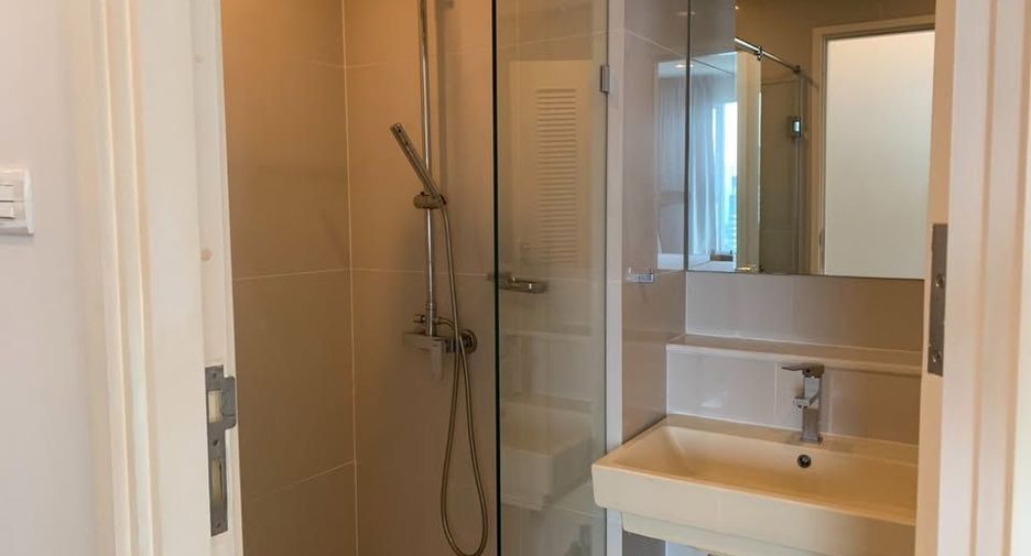 For rent 4 Beds condo in Watthana, Bangkok