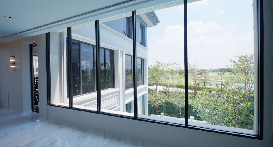 For sale 5 bedrooms house in Saphan Sung, Bangkok