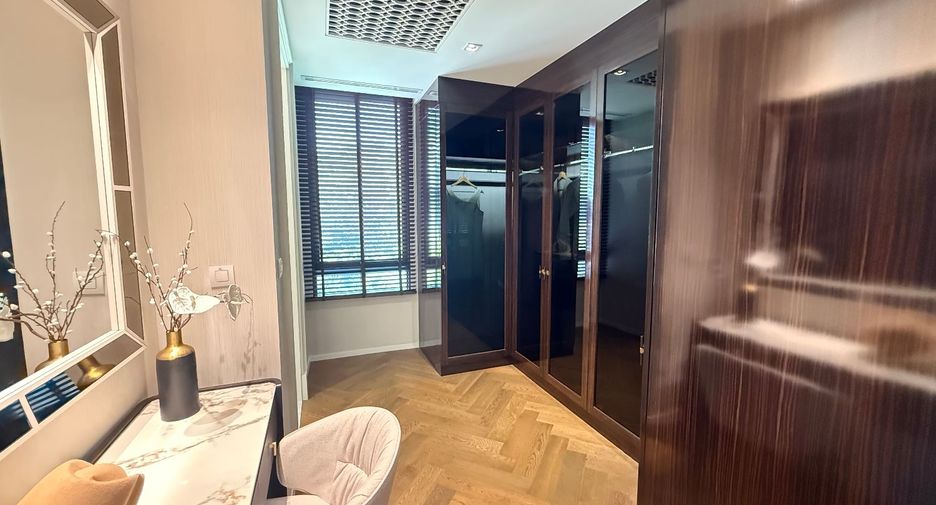 For sale 5 bedrooms house in Saphan Sung, Bangkok
