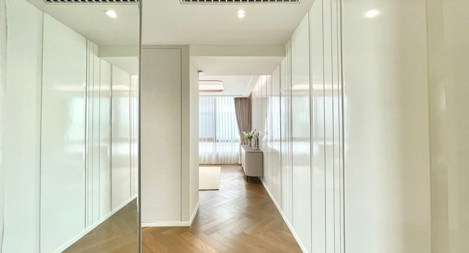 For sale 5 bedrooms house in Saphan Sung, Bangkok