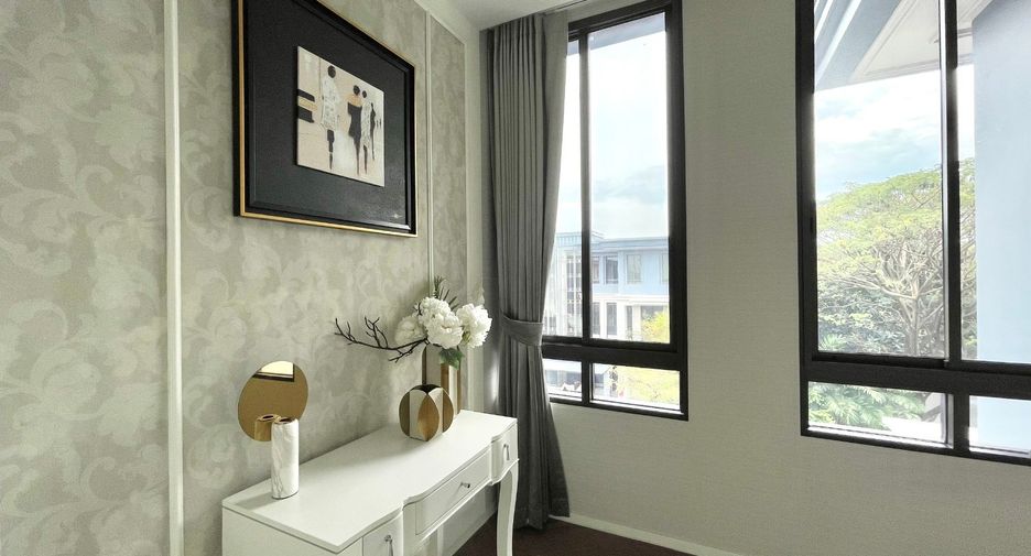 For sale 5 bedrooms house in Saphan Sung, Bangkok