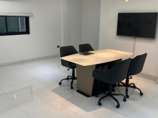 Haus zur Miete und zum Kauf mit 3 Zimmer in Watthana, Bangkok