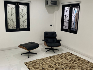 Haus zur Miete und zum Kauf mit 3 Zimmer in Watthana, Bangkok