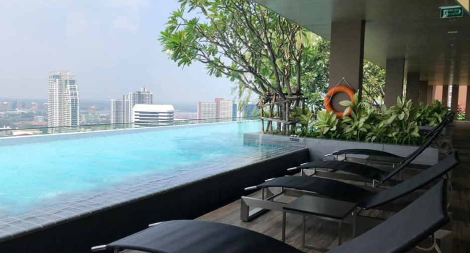 Condo en alquiler de 2 habitaciones en Khlong Toei, Bangkok